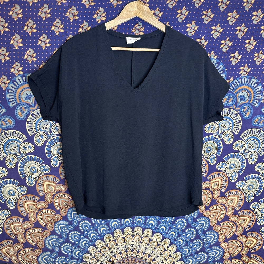 🦋5/20$🦋 lightweight black blouse